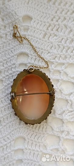 Старинная брошь Камея