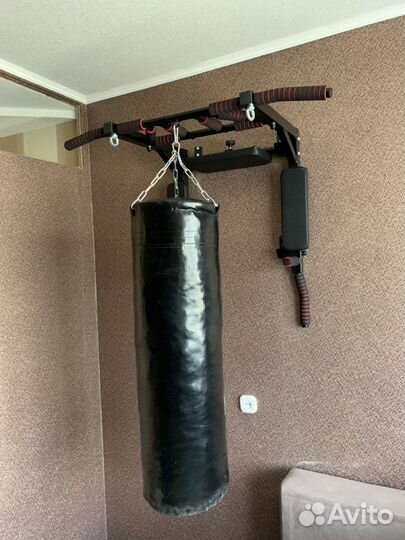 Боксерский мешок и турник с брусьями