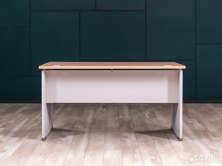 Офисный стол для менеджера