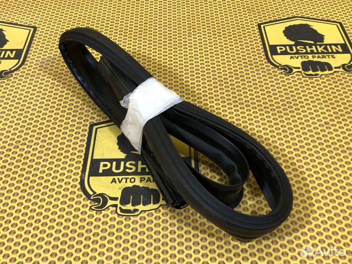 Уплотнитель кузовной правый Renault Logan L52 K7M