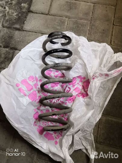 Пружина задния на passat B7