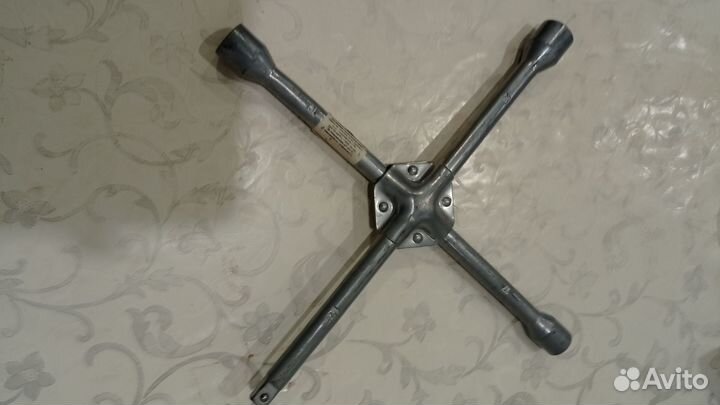 Ключ авто крестовой