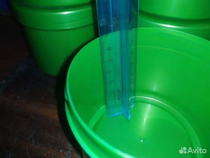 Баночки пластиковые с крышкой