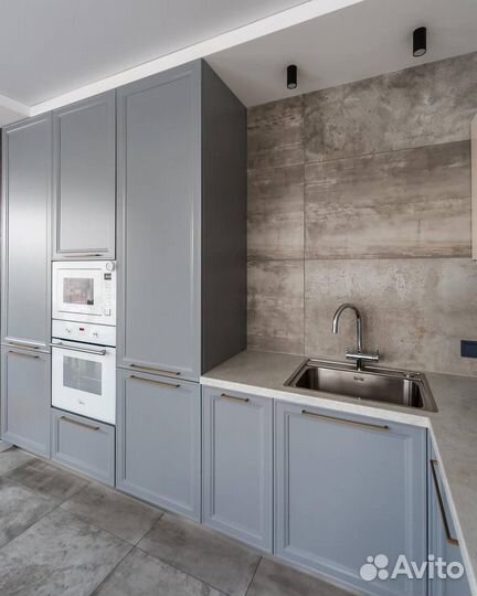 Кухня у окна под ключ