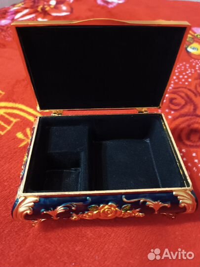 Шкатулка для ювелирных украшений