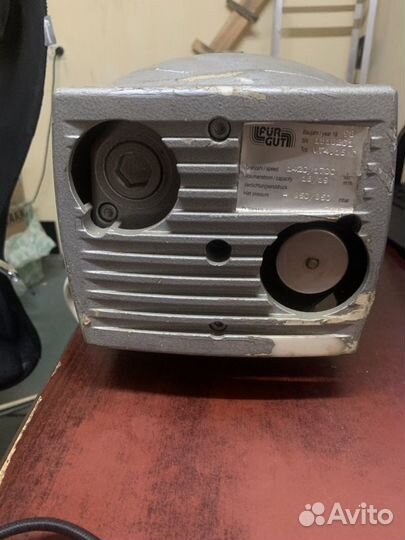 Насос вакумный помпа Becker