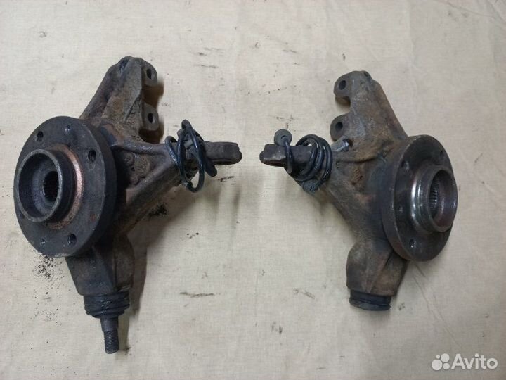 Поворотный кулак передний Peugeot Partner фургон