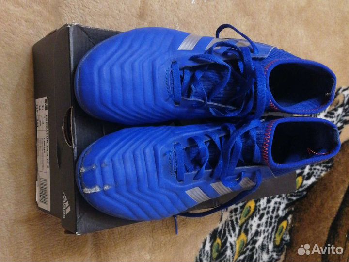 Футбольные бутсы adidas, р. 34