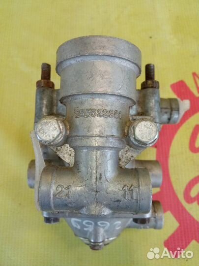 Клапан управления тормозами прицепа Камаз