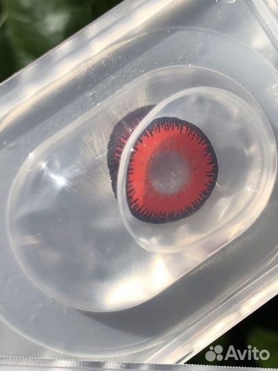 Красные контактные линзы для глаз