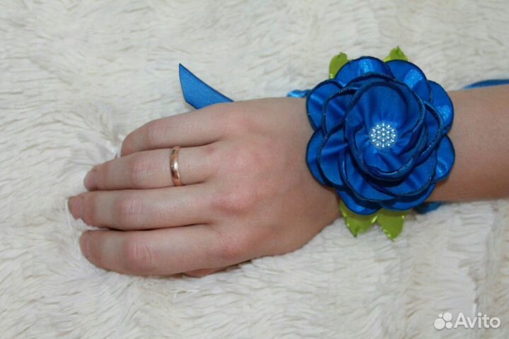 Украшение на руку для подружек невесты и бабочки