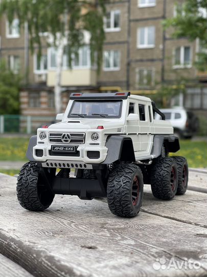 Машинка Mercedes-Benz G63 AMG 6x6 металл