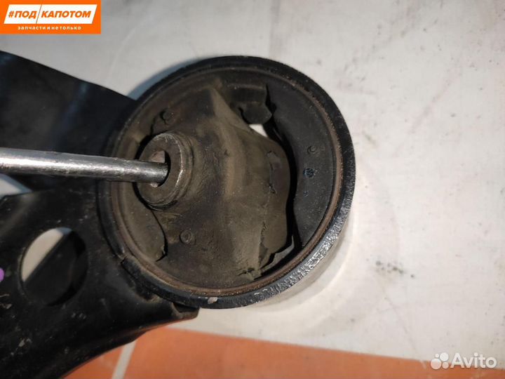 Подушка крепления двигателя задняя Mitsubishi