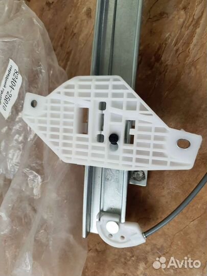 Стеклоподемник Правый Передний Хендай Акцент