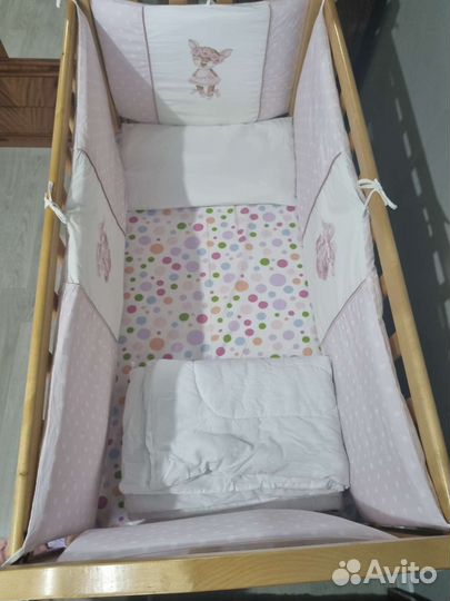 Детская кроватка с маятником и ящиком