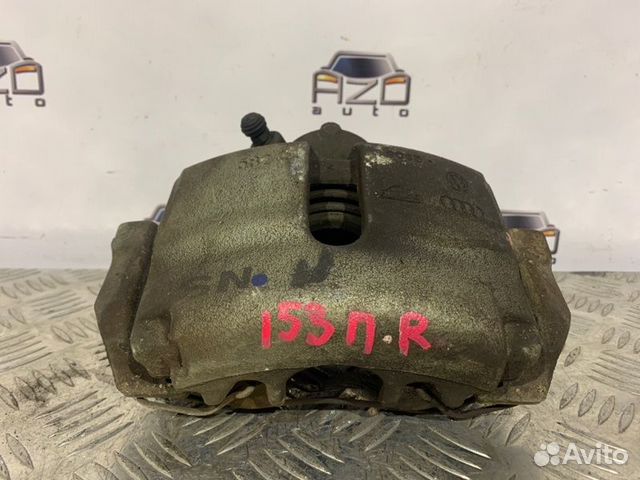 Суппорт тормозной передний правый Volkswagen Jetta