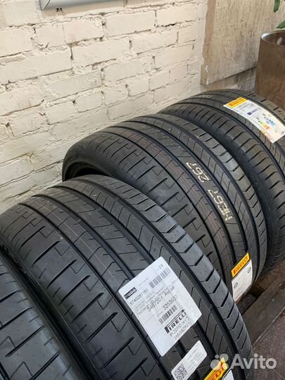 Pirelli P Zero Sports CAR 295/35 R21 и 315/30 R22 107Y