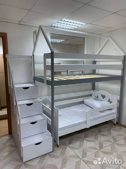 Детская двухярусная кровать домик