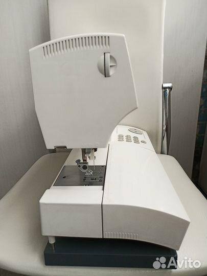 Швейная машина Pfaff Tiptronic 2010 компьютерная