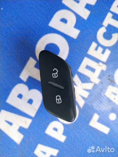 Кнопка центрального замка Volkswagen Polo 5 седан