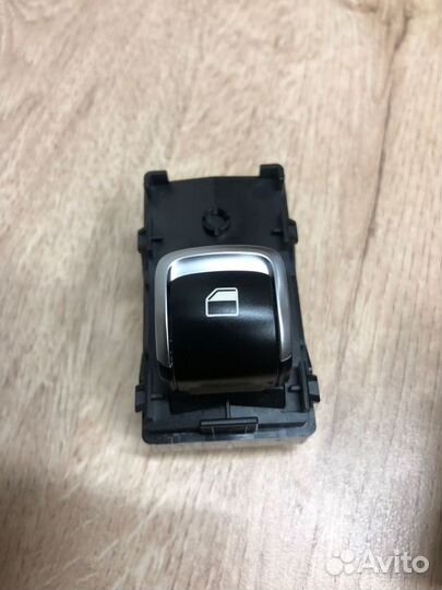 Кнопка стеклоподъемника задняя Kia K5 DL3