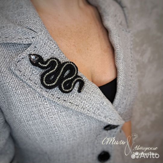 Брошь Змея из бисера ручной работы