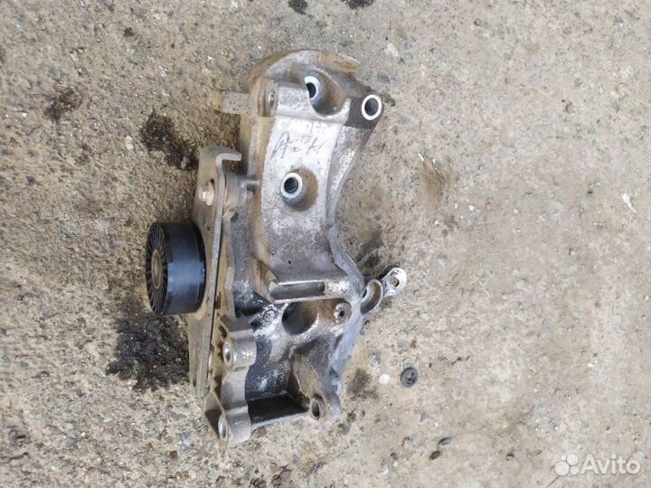 Кронштейн генератора Renault Sandero 1 K7MF710