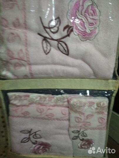 Подарочный набор махровых полотенец