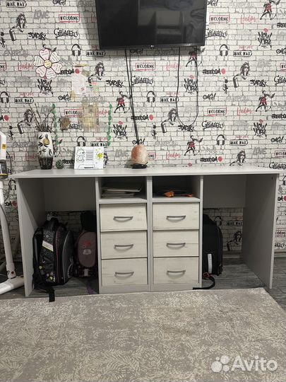 Продается письменный стол