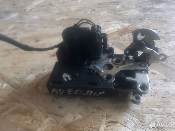 Замок двери передний правый Chevrolet Aveo T200