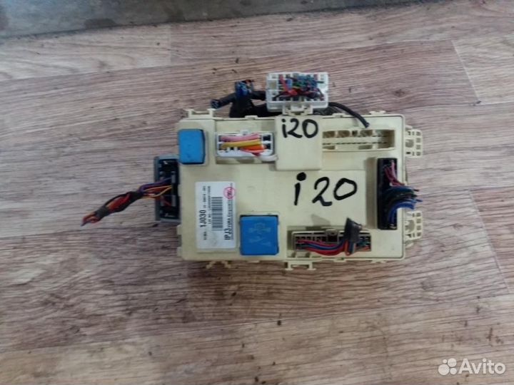 Блок предохранителей салонный Hyundai i20 2008-20