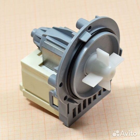 Помпа на 3 винтах, выводы назад вместе, Askoll