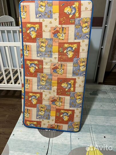 Детская кроватка с матрасом