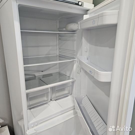 Холодильник бу indesit
