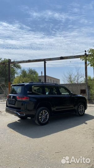 Задний бампер на Toyota LC 300 Тойота 300