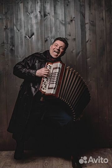 Поющий баянист, автор-исполнитель, аккомпаниатор