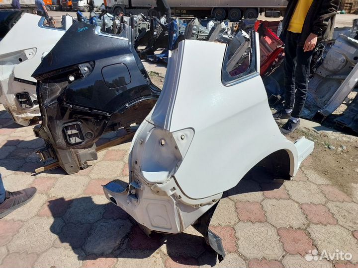 Задняя правая четверть Митсубиси Асх