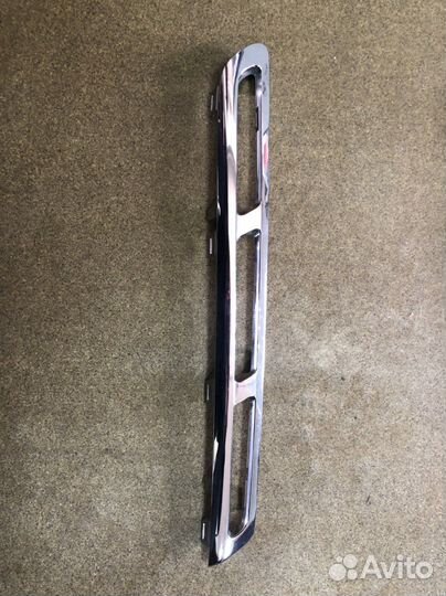 Накладка решетки радиатора хром нижняя правая