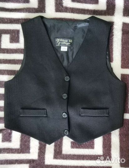 Нарядные жилеты на мальчика,р-р 30-32,рост 110-116