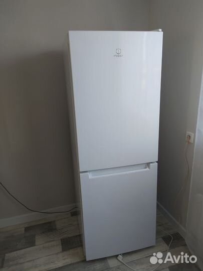 Продам новый холодильник indezit