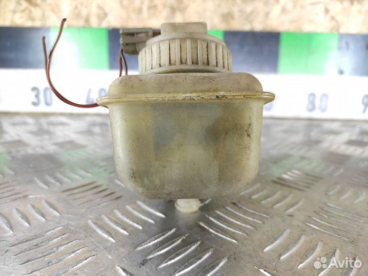 Бачок главного тормозного цилиндра Opel Vectra B