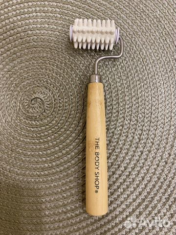 Массажер для лица the Body Shop
