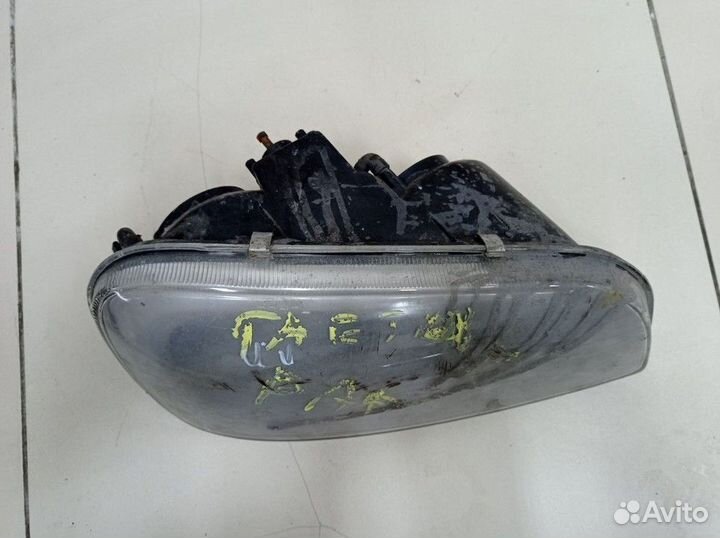 Фара передняя правая Toyota RAV4