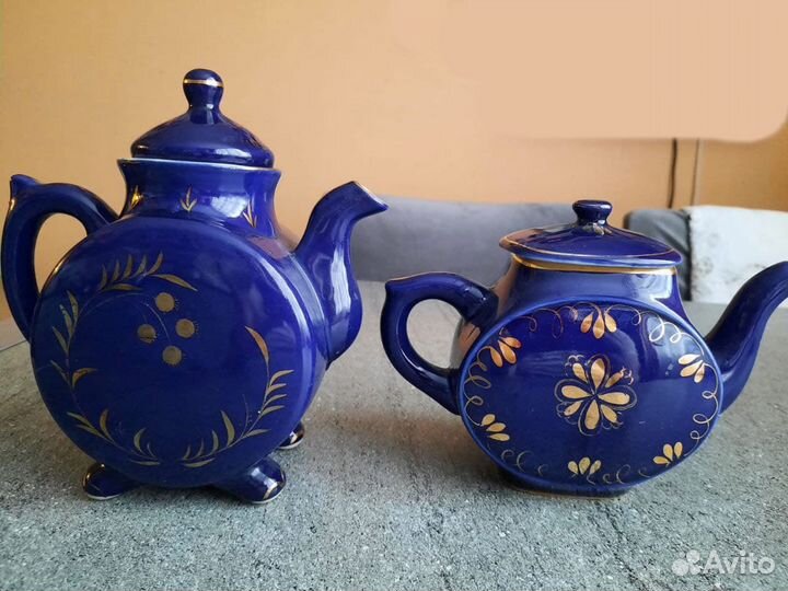 Два кобальтовых чайника Гжель
