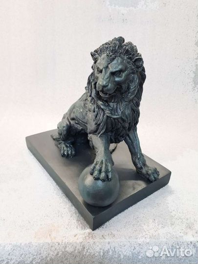 Лев статуэтка