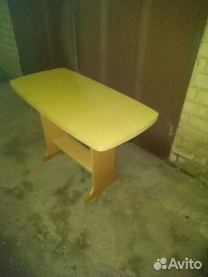 Овальный стол