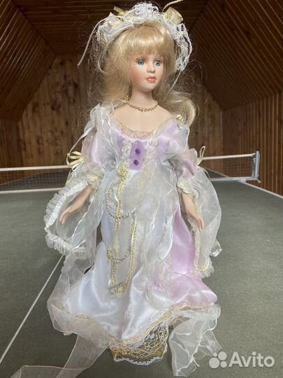 Кукла фарфоровая 30 см