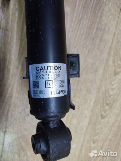 Амортизатор задний правый Lexus Rx 4 AL20 2018