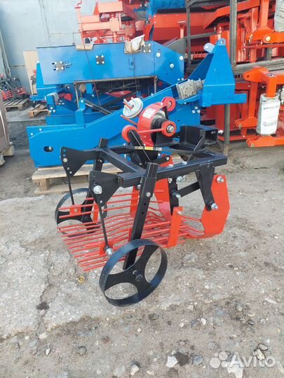 Картофелекопалка вибрационная Пахарь ккм-1