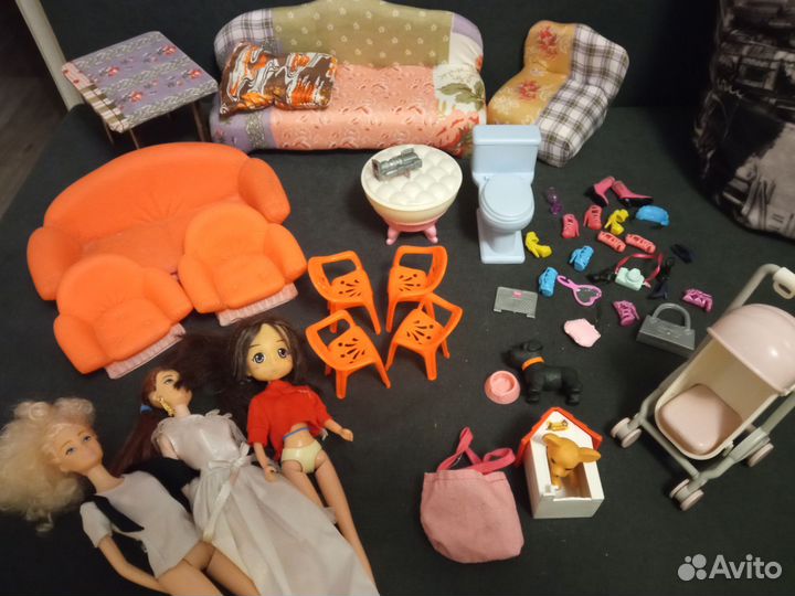 Куклы, мебель для кукол, одежда